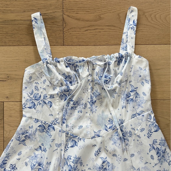 Floral Square Neck Midi Dress in Blue and White - Picture 4 of 9